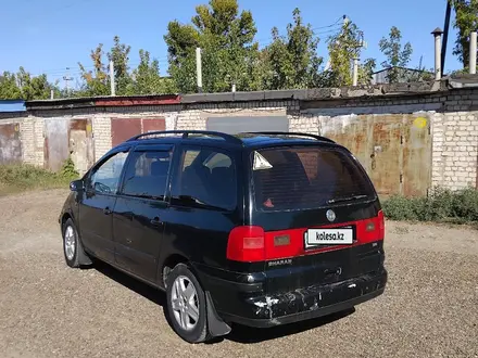 Volkswagen Sharan 2000 года за 2 700 000 тг. в Уральск – фото 3