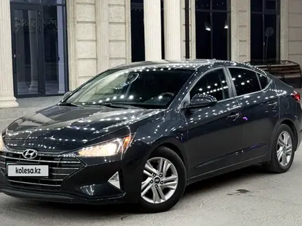 Hyundai Elantra 2019 года за 8 000 000 тг. в Атырау