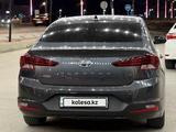 Hyundai Elantra 2019 года за 8 000 000 тг. в Атырау – фото 4