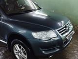 Volkswagen Touareg 2007 года за 8 000 000 тг. в Денисовка