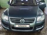 Volkswagen Touareg 2007 года за 8 000 000 тг. в Денисовка – фото 2