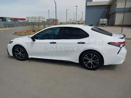 Toyota Camry 2022 года за 14 000 000 тг. в Актау – фото 3