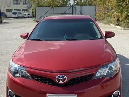 Toyota Camry 2014 года за 6 000 000 тг. в Актобе – фото 2