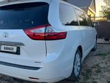 Toyota Sienna 2015 года за 10 500 000 тг. в Актобе – фото 4
