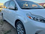 Toyota Sienna 2015 года за 10 500 000 тг. в Актобе – фото 2