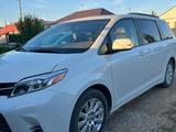Toyota Sienna 2015 года за 10 500 000 тг. в Актобе