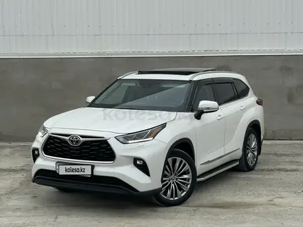Toyota Highlander 2022 года за 30 000 000 тг. в Атырау