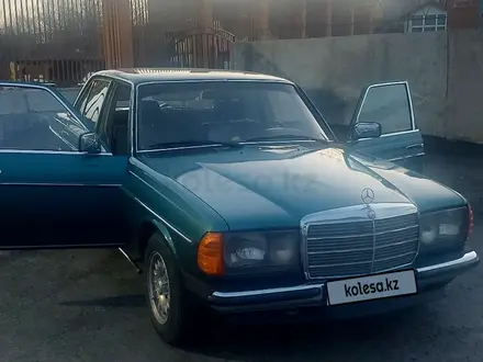 Mercedes-Benz E 200 1983 года за 2 000 000 тг. в Усть-Каменогорск – фото 4