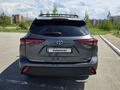 Toyota Highlander 2023 года за 22 800 000 тг. в Костанай – фото 2