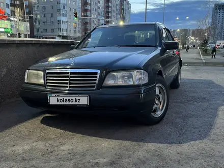 Mercedes-Benz C 180 1995 года за 1 666 893 тг. в Астана – фото 2