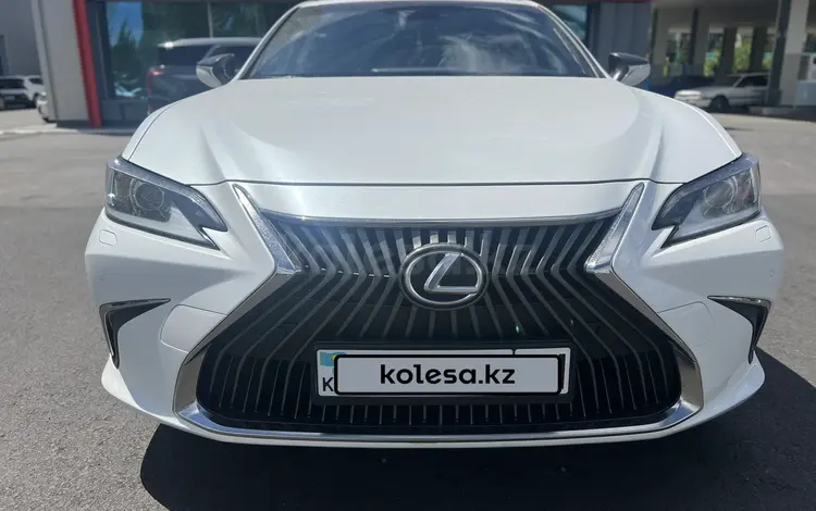 Lexus ES 250 2018 годаfor19 000 000 тг. в Астана