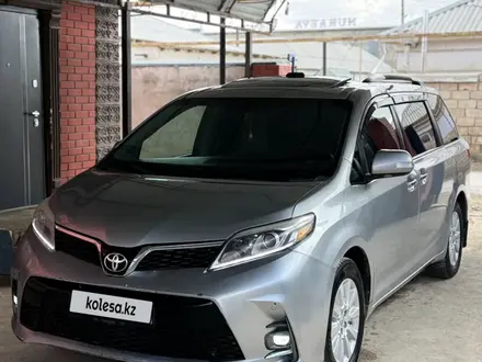 Toyota Sienna 2015 года за 13 500 000 тг. в Актау