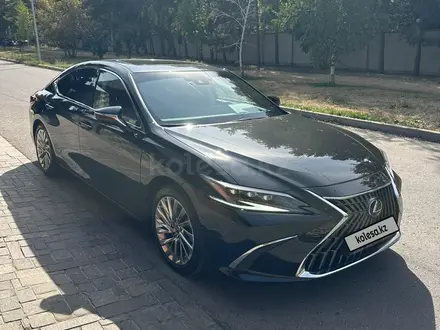 Lexus ES 250 2025 года за 34 000 000 тг. в Алматы