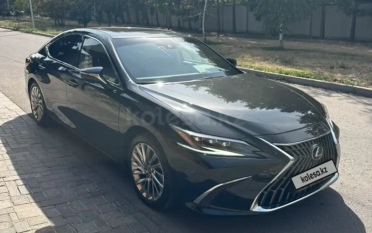 Lexus ES 250 2025 года за 34 000 000 тг. в Алматы