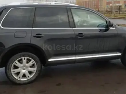 Volkswagen Touareg 2005 года за 4 300 000 тг. в Астана