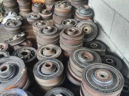 Шкив коленвала Mazda B3 B6 ZL за 10 000 тг. в Алматы