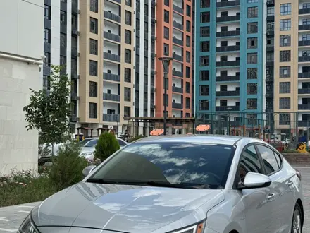 Hyundai Elantra 2019 года за 8 400 000 тг. в Актау – фото 2