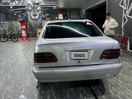 Mercedes-Benz E 320 1998 года за 4 000 000 тг. в Жанаозен – фото 14