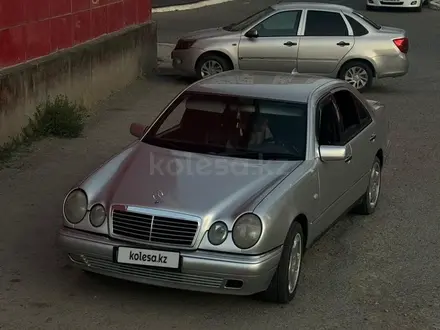 Mercedes-Benz E 320 1998 года за 3 900 000 тг. в Жанаозен