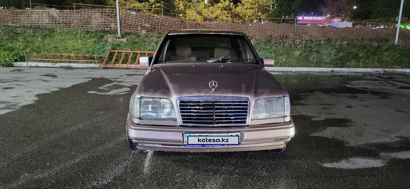 Mercedes-Benz E 220 1993 г.