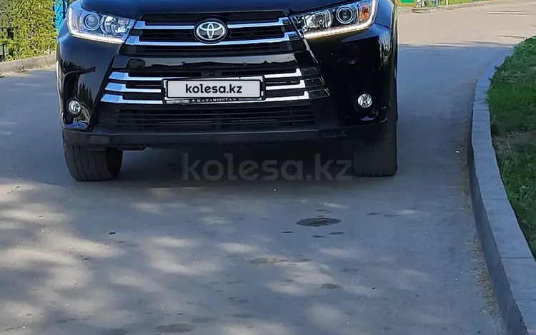 Toyota Highlander 2017 года за 18 000 000 тг. в Семей