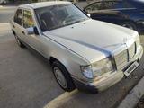 Mercedes-Benz E 220 1993 года за 1 100 000 тг. в Шымкент