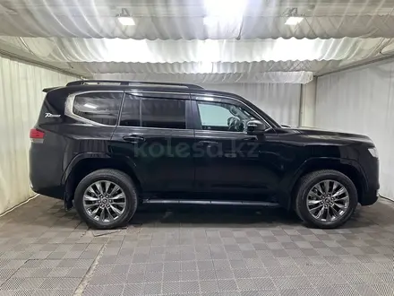 Toyota Land Cruiser Premium 2023 года за 50 700 000 тг. в Алматы – фото 17