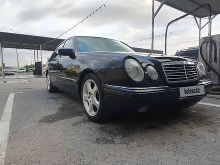 Mercedes-Benz E 320 1998 года за 3 500 000 тг. в Шымкент – фото 4