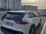 Toyota RAV4 2021 года за 19 000 000 тг. в Астана