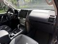 Toyota Land Cruiser Prado 2022 года за 24 200 000 тг. в Алматы – фото 18