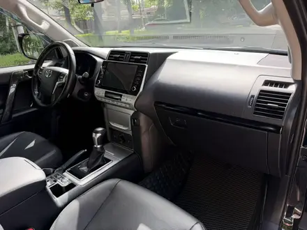 Toyota Land Cruiser Prado 2022 года за 24 200 000 тг. в Алматы – фото 18