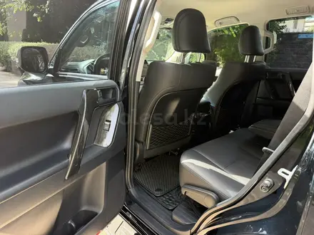 Toyota Land Cruiser Prado 2022 года за 24 200 000 тг. в Алматы – фото 29