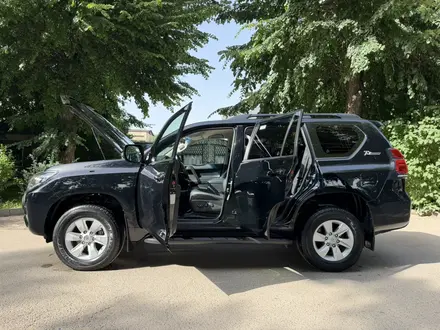 Toyota Land Cruiser Prado 2022 года за 24 200 000 тг. в Алматы – фото 10