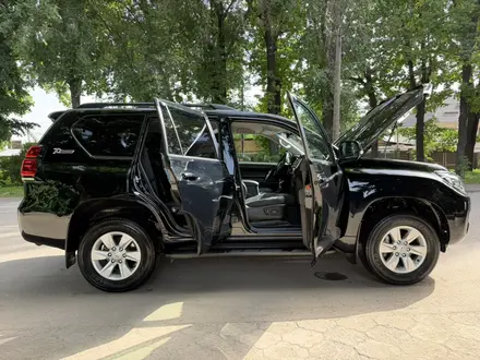 Toyota Land Cruiser Prado 2022 года за 24 200 000 тг. в Алматы – фото 11