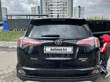 Toyota RAV4 2018 года за 13 000 000 тг. в Усть-Каменогорск – фото 3