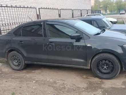 Volkswagen Polo 2013 года за 3 500 000 тг. в Актобе – фото 2
