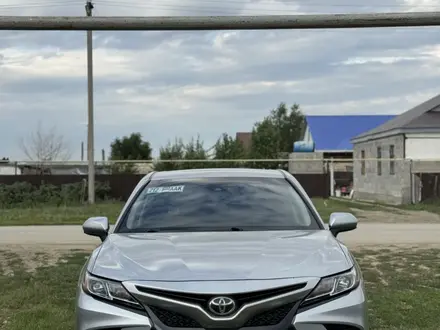 Toyota Camry 2018 года за 8 500 000 тг. в Актобе – фото 4