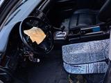 Audi A8 1997 года за 600 000 тг. в Атырау – фото 5