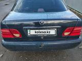 Mercedes-Benz E 230 1995 года за 2 100 000 тг. в Караганда – фото 2