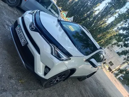 Toyota RAV4 2019 года за 16 000 000 тг. в Семей