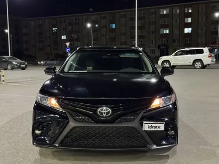 Toyota Camry 2018 года за 10 500 000 тг. в Актобе – фото 9