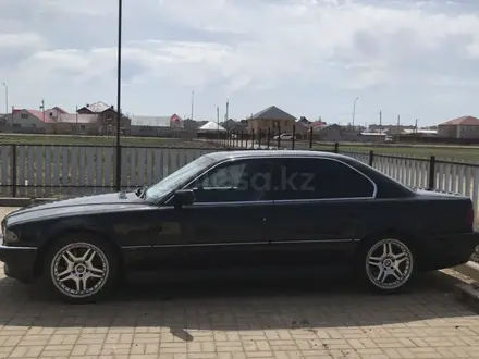 BMW 740 1995 года за 3 800 000 тг. в Уральск – фото 2