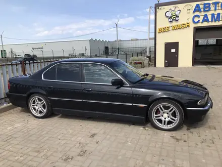 BMW 740 1995 года за 3 800 000 тг. в Уральск – фото 3