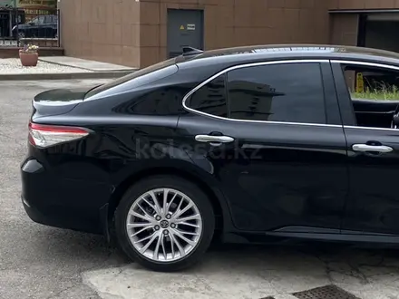 Toyota Camry 2019 года за 14 300 000 тг. в Алматы – фото 10