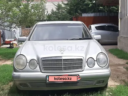 Mercedes-Benz E 230 1996 года за 2 100 000 тг. в Алматы