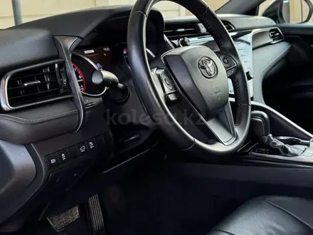 Toyota Camry 2019 года за 12 000 000 тг. в Жанаозен – фото 13