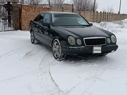 Mercedes-Benz E 230 1997 года за 2 200 000 тг. в Караганда – фото 6