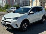 Toyota RAV4 2017 года за 10 300 000 тг. в Петропавловск