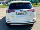 Toyota RAV4 2017 годаүшін10 300 000 тг. в Петропавловск – фото 5