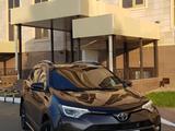 Toyota RAV4 2018 годаүшін10 300 000 тг. в Уральск – фото 2